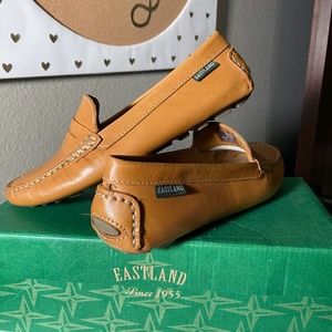 NIB Eastland Women's Patricia Loafer,Wheat,6.5 Medium US